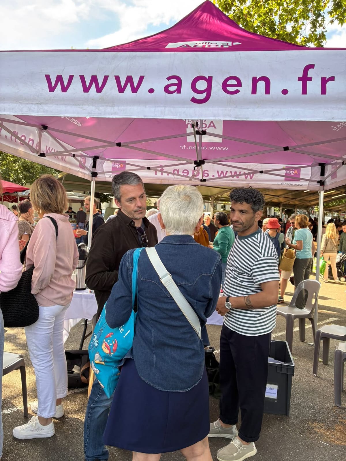 le maire d’Agen renforce sa politique de proximité au marché du Pin et confirme son engagement pour la revitalisation du quartier ainsi que l’étude d’un jumelage avec une ville marocainel