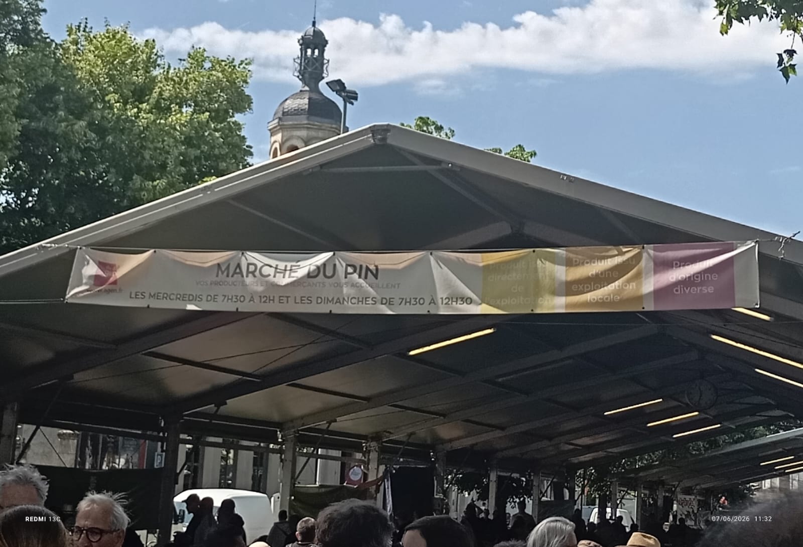 le maire d’Agen renforce sa politique de proximité au marché du Pin et confirme son engagement pour la revitalisation du quartier ainsi que l’étude d’un jumelage avec une ville marocainel