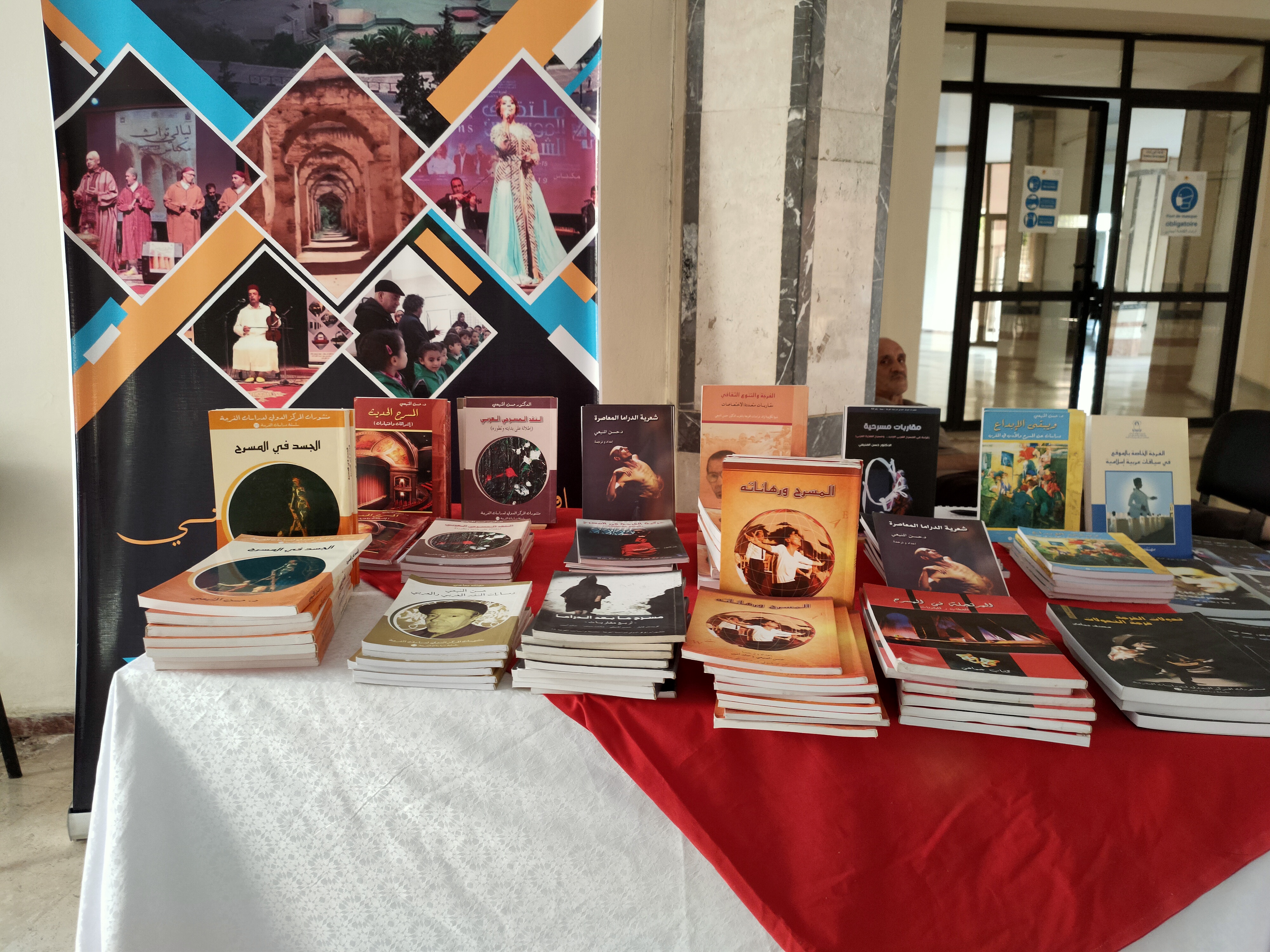 أنا مجرد عاشق للمسرح... المرحوم حسن المنيعي. أنا مجرد عاشق للمسرح... المرحوم حسن المنيعي.