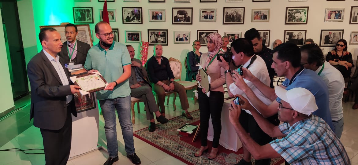 تعاونية التواصل كوم واكاديمية المستقبل للتواصل يحتفيان بالإعلامي محمد الهرد رائد الصحافة العربية تعاونية التواصل كوم واكاديمية المستقبل للتواصل يحتفيان بالإعلامي محمد الهرد رائد الصحافة العربية