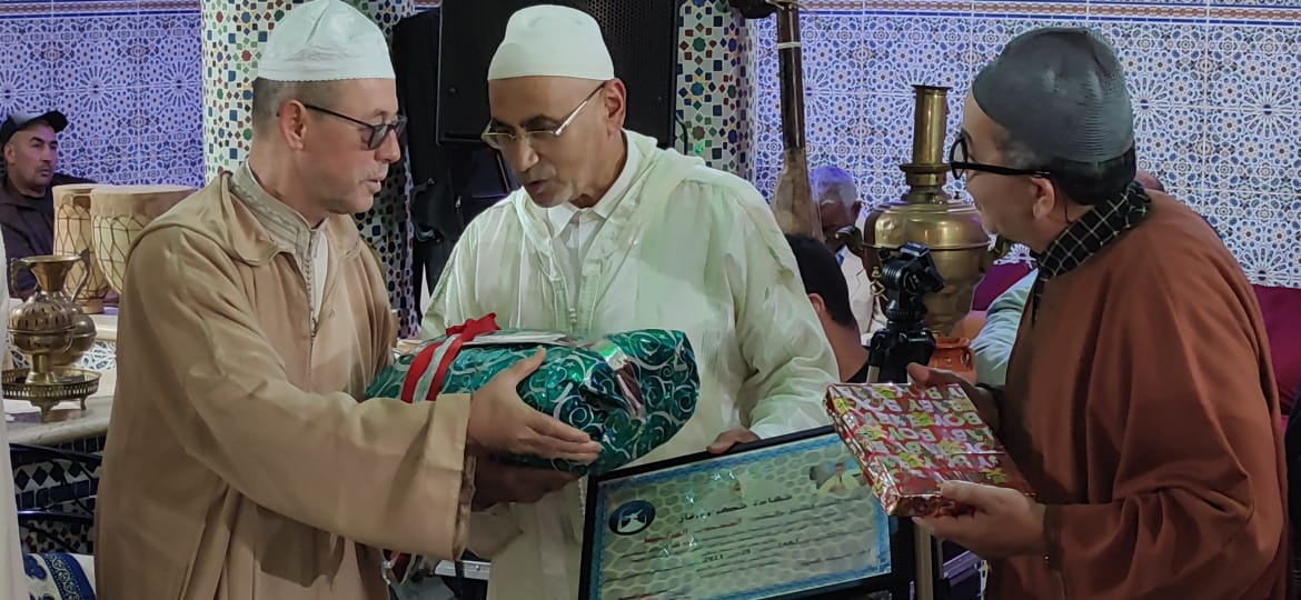 مكناس..جمعية روح التراث الصوفي للمديح والسماع برئاسة رئيسها الحاج معاد شبيهي تحتفي بالدورة الرابعة للمولوديات فيسبوك تويتر لينكدإن سكايب مشاركة عبر البريد طباعة مكناس..جمعية روح التراث الصوفي للمديح والسماع برئاسة رئيسها الحاج معاد شبيهي تحتفي بالدورة الرابعة للمولوديات فيسبوك تويتر لينكدإن سكايب مشاركة عبر البريد طباعة