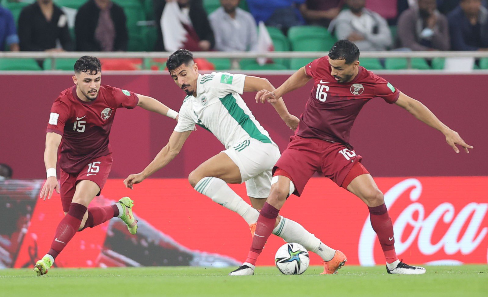 تأهل هتشكوكي غريب لمنتخب الجزائر... تأهل هتشكوكي غريب لمنتخب الجزائر...