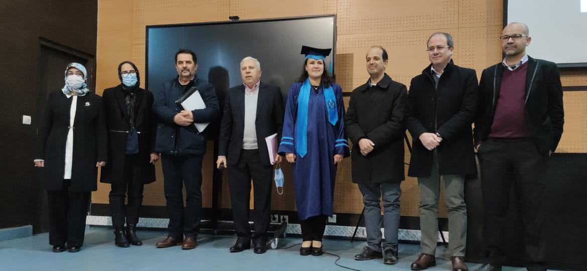 الطالبة الباحثة لعزيزة الدكالي تناقش أطروحة لنيل شهادة الدكتوراه وتحصل على لقب دكتورة بميزة مشرفة جدا الطالبة الباحثة لعزيزة الدكالي تناقش أطروحة لنيل شهادة الدكتوراه وتحصل على لقب دكتورة بميزة مشرفة جدا