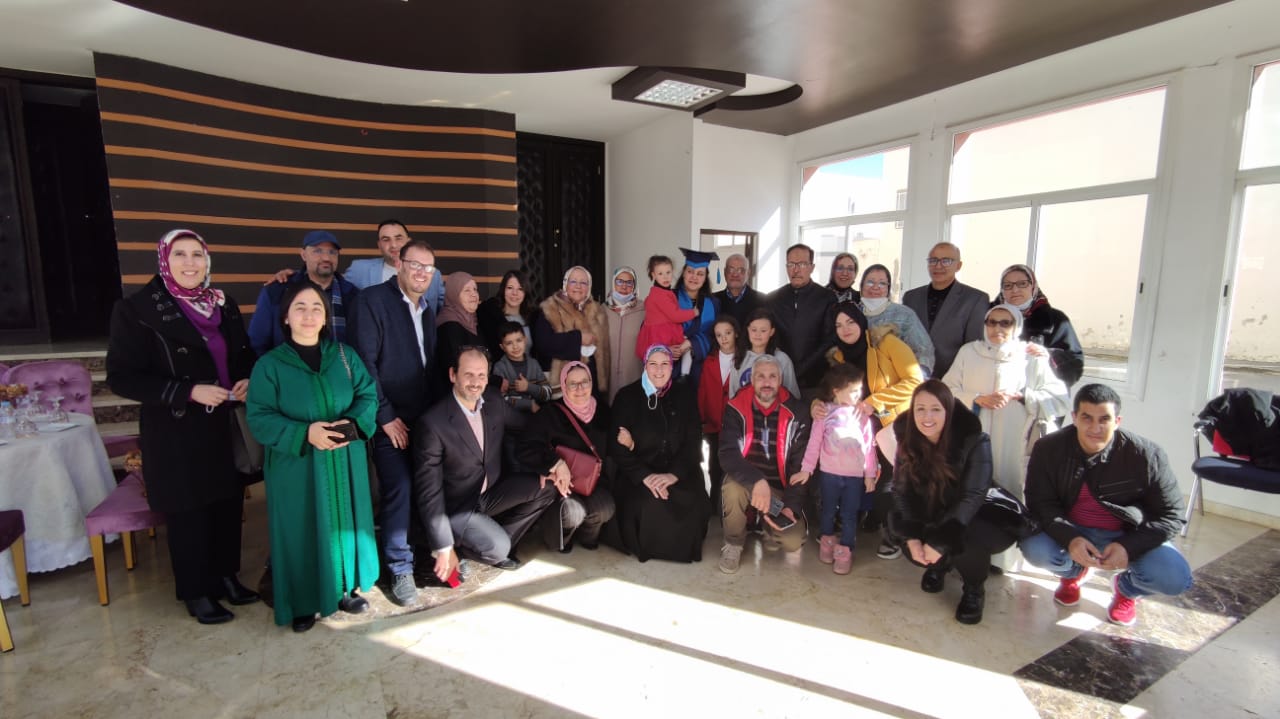 الطالبة الباحثة لعزيزة الدكالي تناقش أطروحة لنيل شهادة الدكتوراه وتحصل على لقب دكتورة بميزة مشرفة جدا الطالبة الباحثة لعزيزة الدكالي تناقش أطروحة لنيل شهادة الدكتوراه وتحصل على لقب دكتورة بميزة مشرفة جدا