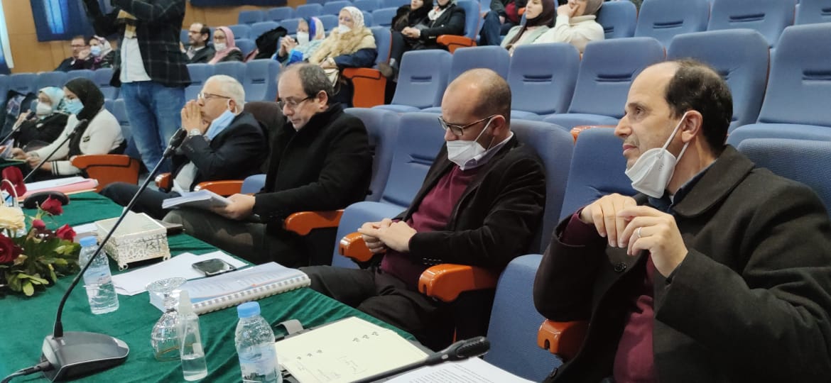 الطالبة الباحثة لعزيزة الدكالي تناقش أطروحة لنيل شهادة الدكتوراه وتحصل على لقب دكتورة بميزة مشرفة جدا الطالبة الباحثة لعزيزة الدكالي تناقش أطروحة لنيل شهادة الدكتوراه وتحصل على لقب دكتورة بميزة مشرفة جدا