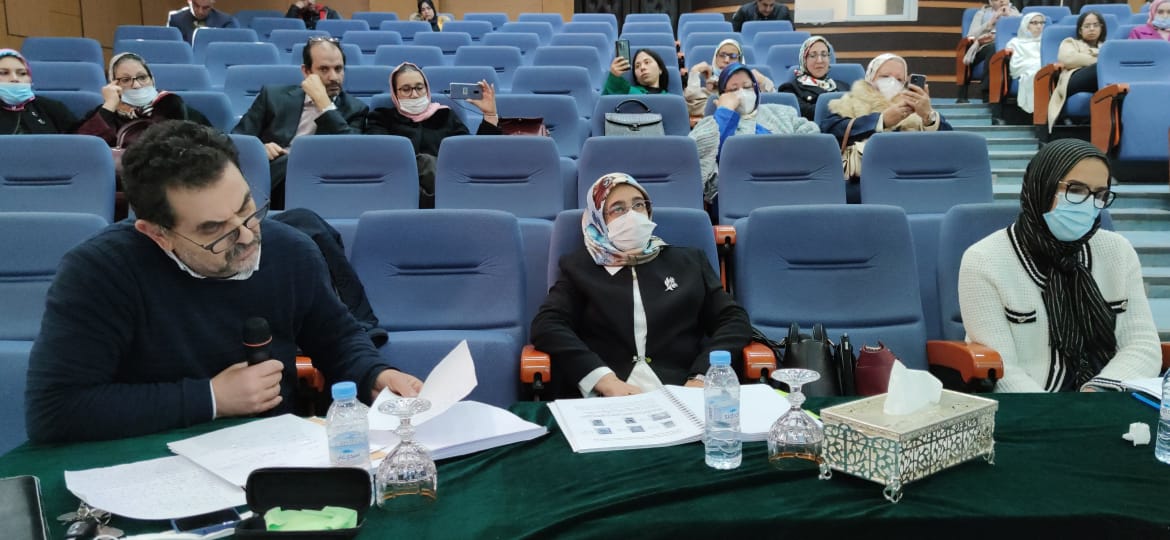 الطالبة الباحثة لعزيزة الدكالي تناقش أطروحة لنيل شهادة الدكتوراه وتحصل على لقب دكتورة بميزة مشرفة جدا الطالبة الباحثة لعزيزة الدكالي تناقش أطروحة لنيل شهادة الدكتوراه وتحصل على لقب دكتورة بميزة مشرفة جدا