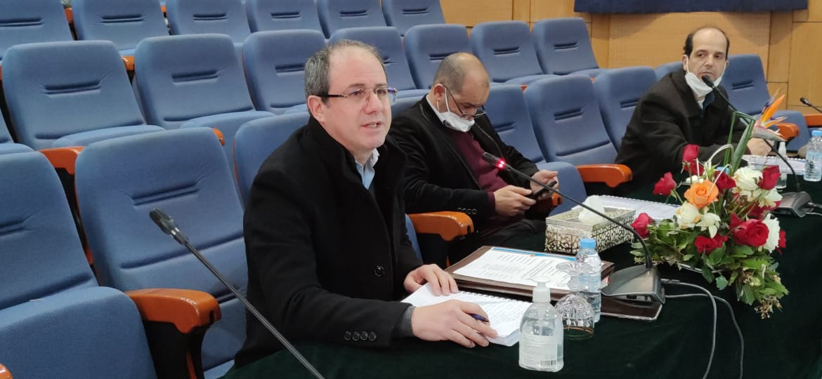 الطالبة الباحثة لعزيزة الدكالي تناقش أطروحة لنيل شهادة الدكتوراه وتحصل على لقب دكتورة بميزة مشرفة جدا الطالبة الباحثة لعزيزة الدكالي تناقش أطروحة لنيل شهادة الدكتوراه وتحصل على لقب دكتورة بميزة مشرفة جدا