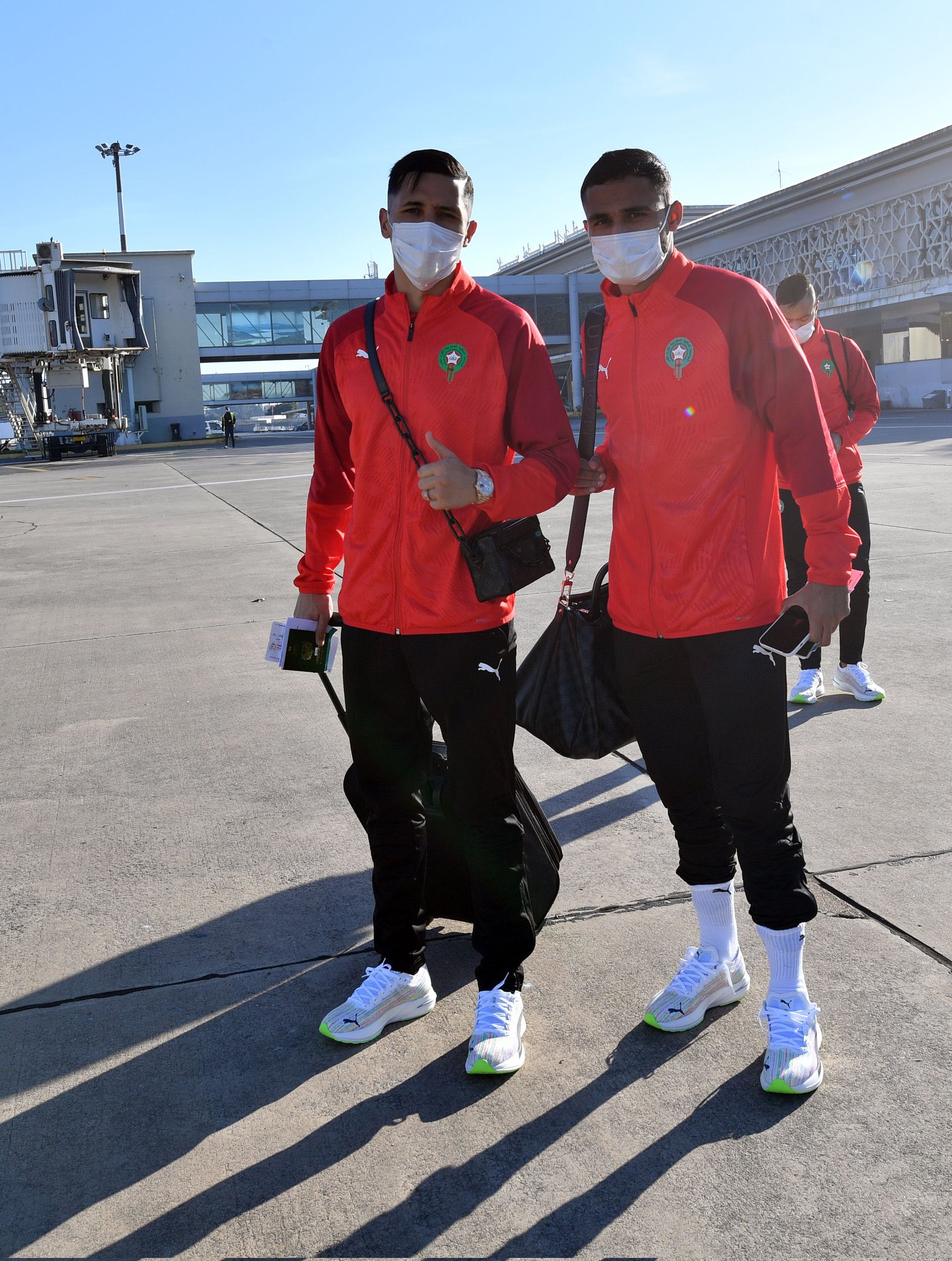 بعثة أسود الأطلس تطير إلى الكاميرون... بعثة أسود الأطلس تطير إلى الكاميرون...