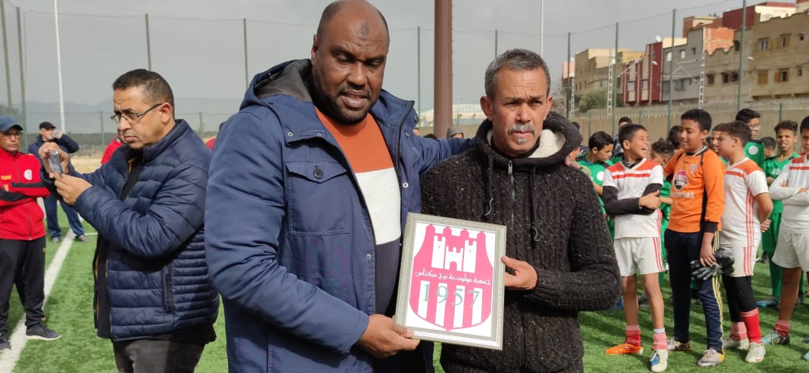 مكناس ): جمعية الأيادي المتضامنة لذوي الاحتياجات الخاصة /فرع مكناس تنظم النسخة الثالثة من دوري كرة القدم بشراكة مع :الجمعيات المدنية وتكرم فعاليات اعلامية ورياضية وجمعوية تحت شعار: كرة القدم القاطرة الرياضية رمز الوحدة الوطنية. مكناس ): جمعية الأيادي المتضامنة لذوي الاحتياجات الخاصة /فرع مكناس تنظم النسخة الثالثة من دوري كرة القدم بشراكة مع :الجمعيات المدنية وتكرم فعاليات اعلامية ورياضية وجمعوية تحت شعار: كرة القدم القاطرة الرياضية رمز الوحدة الوطنية.