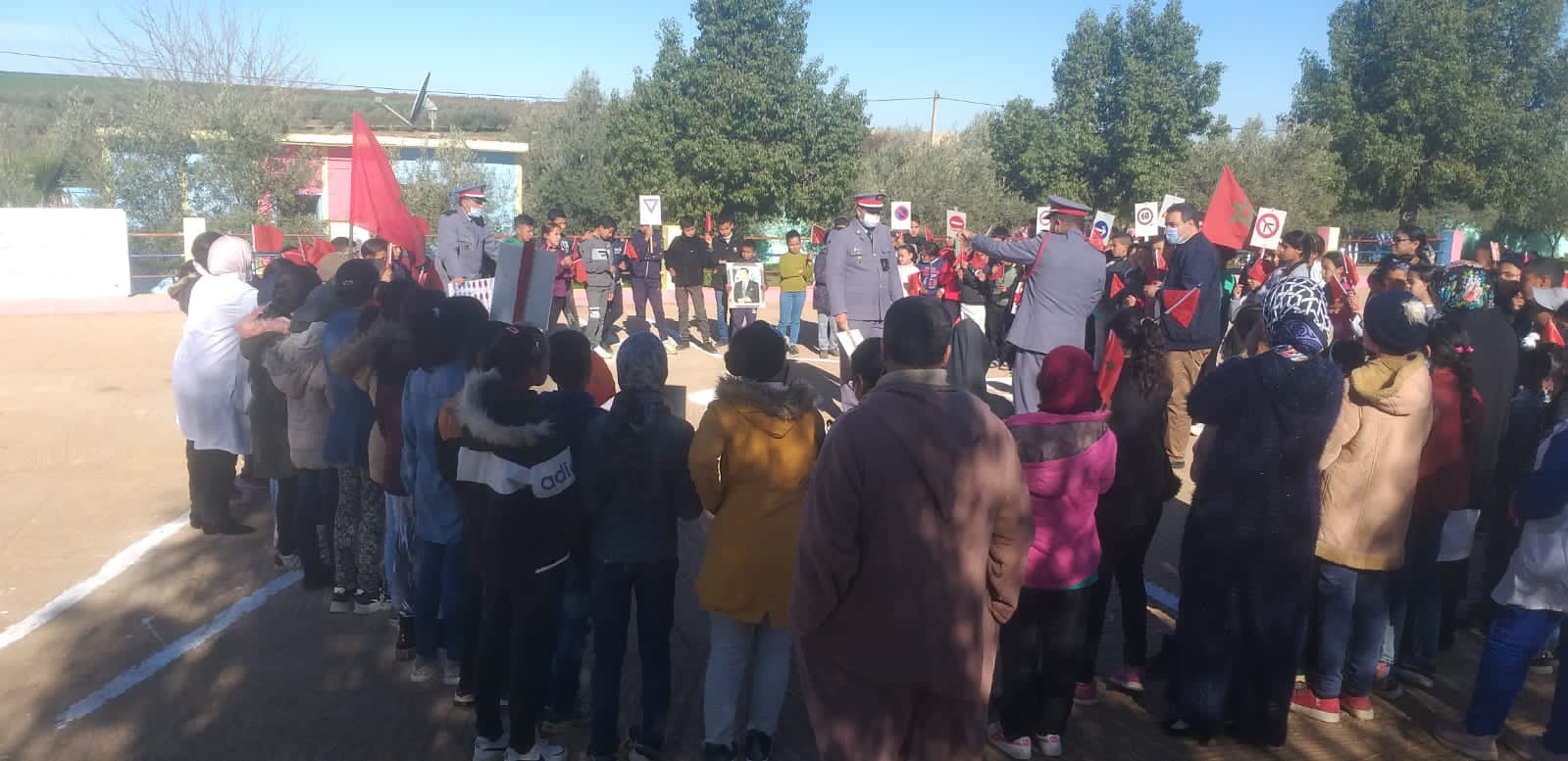 الحاجب..مجموعة مدراس عين الأولى بآيت يعزم تحتفل باليوم الوطني للسلامة الطرقية الحاجب..مجموعة مدراس عين الأولى بآيت يعزم تحتفل باليوم الوطني للسلامة الطرقية