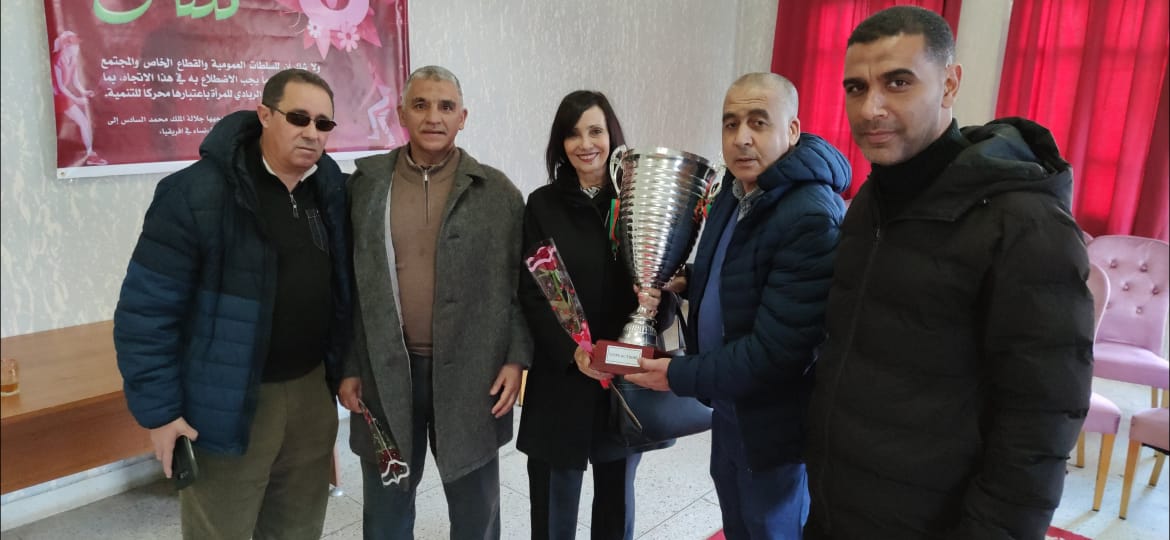 ثقافة الاعتراف والتميز هو عنوان حفل المكتب المديري للنادي المكناسي حفل تكريم بمناسبة اليوم العالمي للمرأة. ثقافة الاعتراف والتميز هو عنوان حفل المكتب المديري للنادي المكناسي حفل تكريم بمناسبة اليوم العالمي للمرأة.