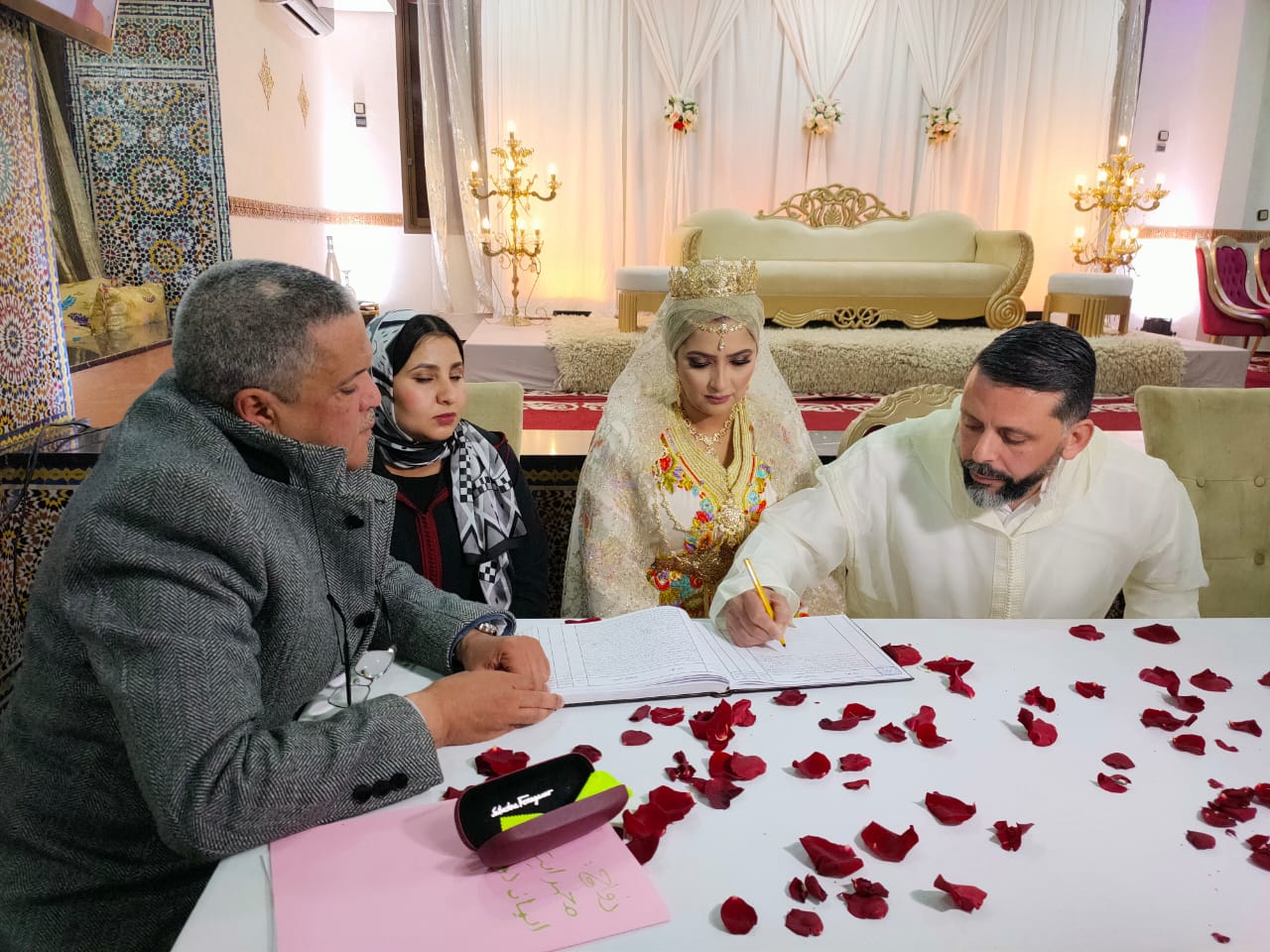 تهنئة بمناسبة زواج الفاعلة الجمعوية ايمان الدواي باخونا سيدي محمد ايت الطالب تهنئة بمناسبة زواج الفاعلة الجمعوية ايمان الدواي باخونا سيدي محمد ايت الطالب