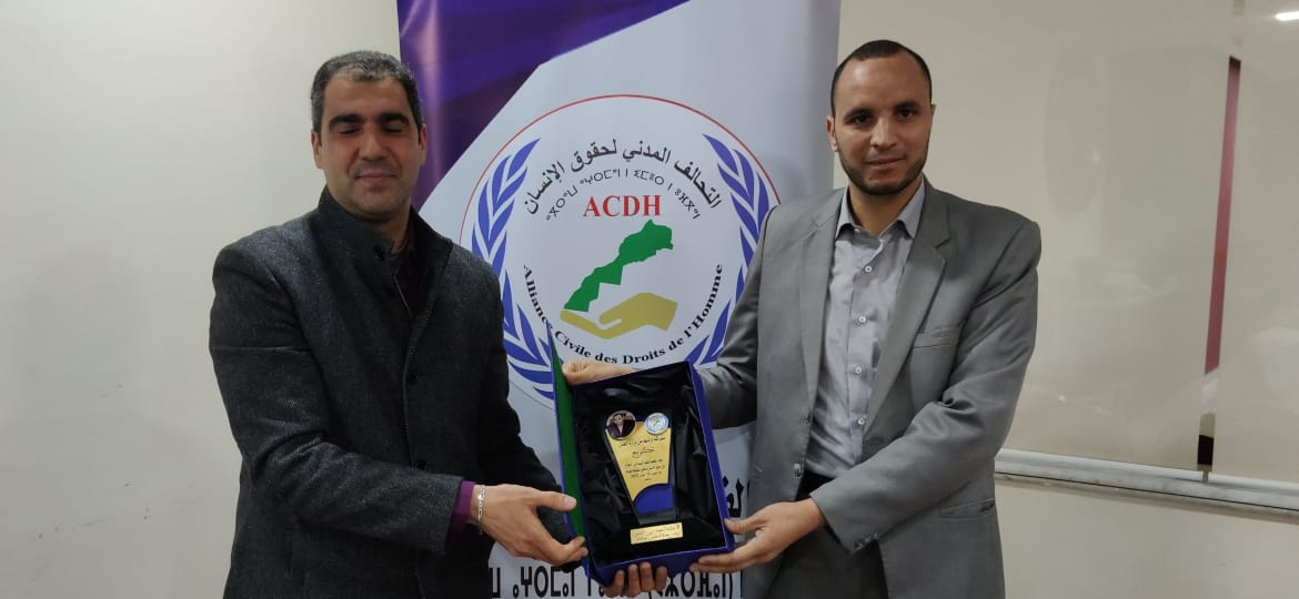 400 مليون سنتيم هي الميزانية اليومية لساكنة سجون المغرب وفتح حوار وطني لاعتماد مقاربة العقوبات البديلة، ضرورة ملحة مع إعادة النظر في الأوضاع المادية والاجتماعية لموظفي قطاع السجون . مكناس: عبد الصمد تاج الدين 400 مليون سنتيم هي الميزانية اليومية لساكنة سجون المغرب وفتح حوار وطني لاعتماد مقاربة العقوبات البديلة، ضرورة ملحة مع إعادة النظر في الأوضاع المادية والاجتماعية لموظفي قطاع السجون . مكناس: عبد الصمد تاج الدين