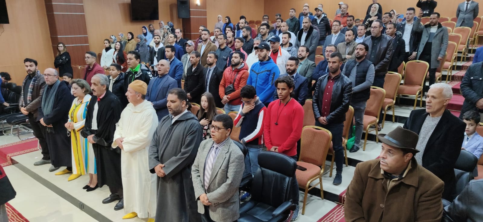 الحفل الختامي لدوري الصداقة الرمضاني لكرة القدم المصغرةالمنظم من طرف هيئة المحامين الشياب مكناس يكرم الاستاد محمد بلماحي رئيس الجامعة الملكية المغربية لسباق الدراجات... واللاعب الدولي مصطفى بيدان والحكمة الدولية بوشرى الكربوبي