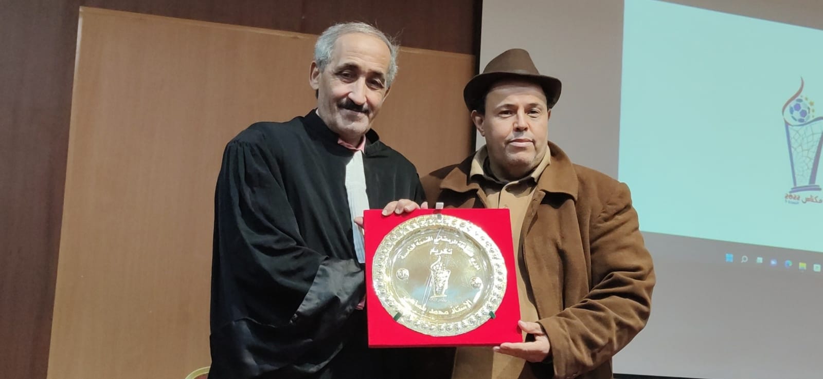 الحفل الختامي لدوري الصداقة الرمضاني لكرة القدم المصغرةالمنظم من طرف هيئة المحامين الشياب مكناس يكرم الاستاد محمد بلماحي رئيس الجامعة الملكية المغربية لسباق الدراجات... واللاعب الدولي مصطفى بيدان والحكمة الدولية بوشرى الكربوبي