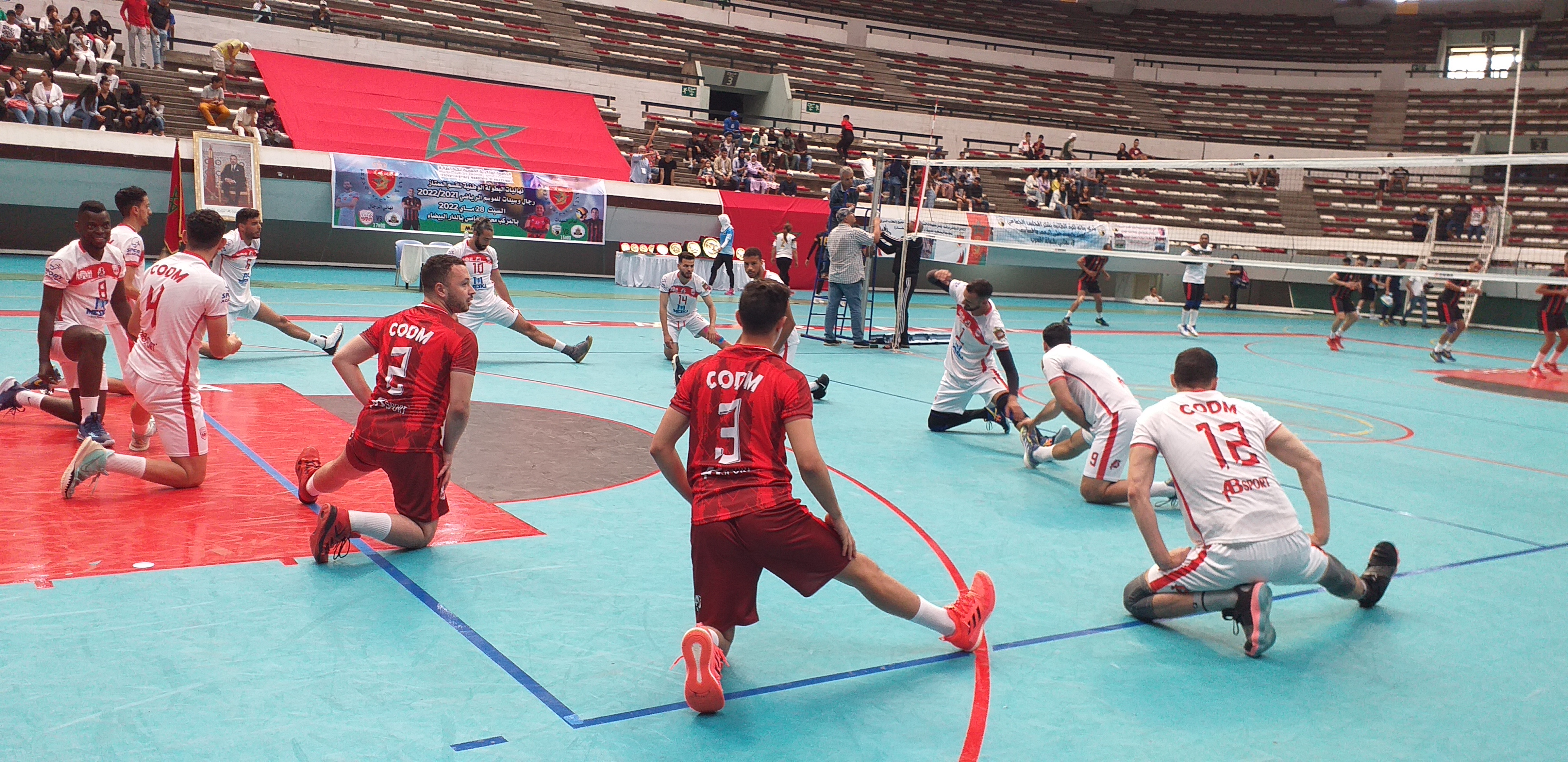 النادي المكناسي يتوج بطلا للكرة الطائرة للموسم الثاني على التوالي النادي المكناسي يتوج بطلا للكرة الطائرة للموسم الثاني على التوالي