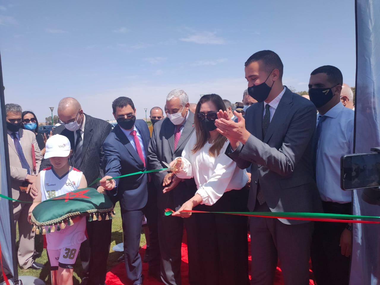 افتتاح ملعب لكرة السلة بفضاء ميدان سباق الخيل بمكناس التابع للشركة الملكية لتشجيع الفرس. افتتاح ملعب لكرة السلة بفضاء ميدان سباق الخيل بمكناس التابع للشركة الملكية لتشجيع الفرس.