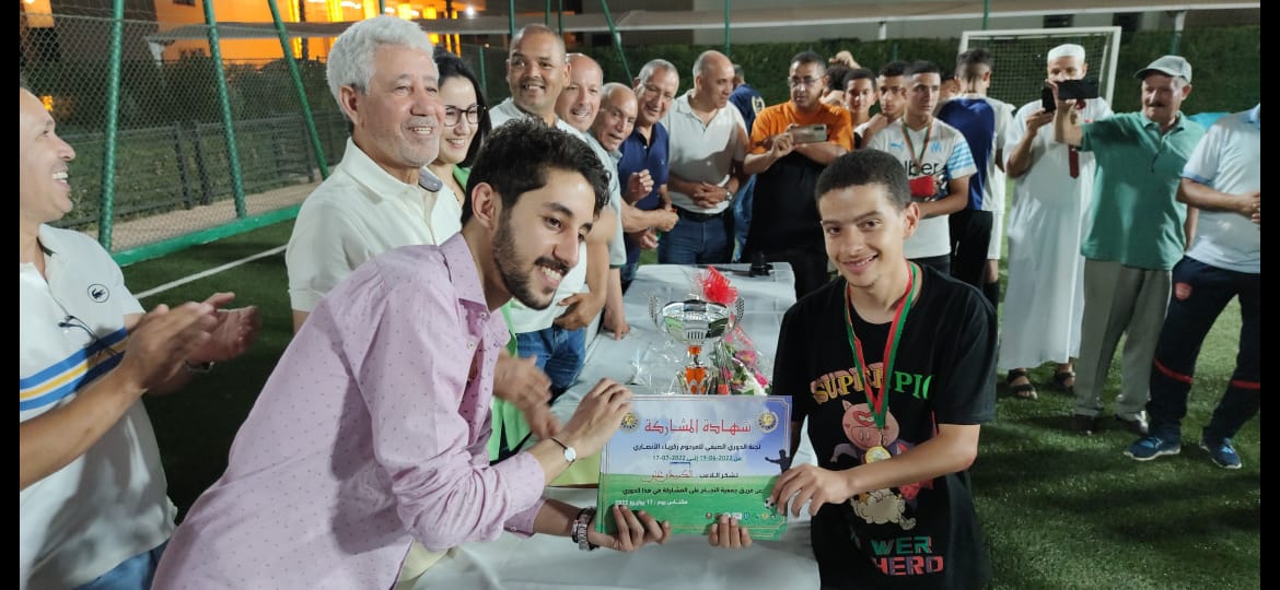 اختتام فعاليات النسخة الأولى للدوري الصيفي في كرة القدم المصغرة تأبينا للمرحوم زكرياء الأنصاري . اختتام فعاليات النسخة الأولى للدوري الصيفي في كرة القدم المصغرة تأبينا للمرحوم زكرياء الأنصاري .