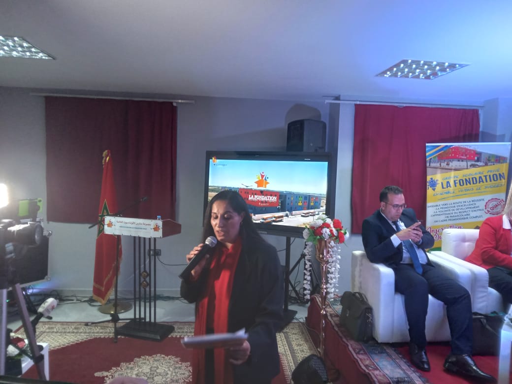 سفيرة الوحدة الترابية فاطمة فكري تدير ندوة تربوية وتوعوية بمجموعة مدارس لافوندسيون