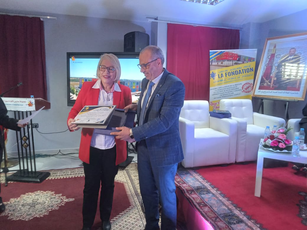 سفيرة الوحدة الترابية فاطمة فكري تدير ندوة تربوية وتوعوية بمجموعة مدارس لافوندسيون