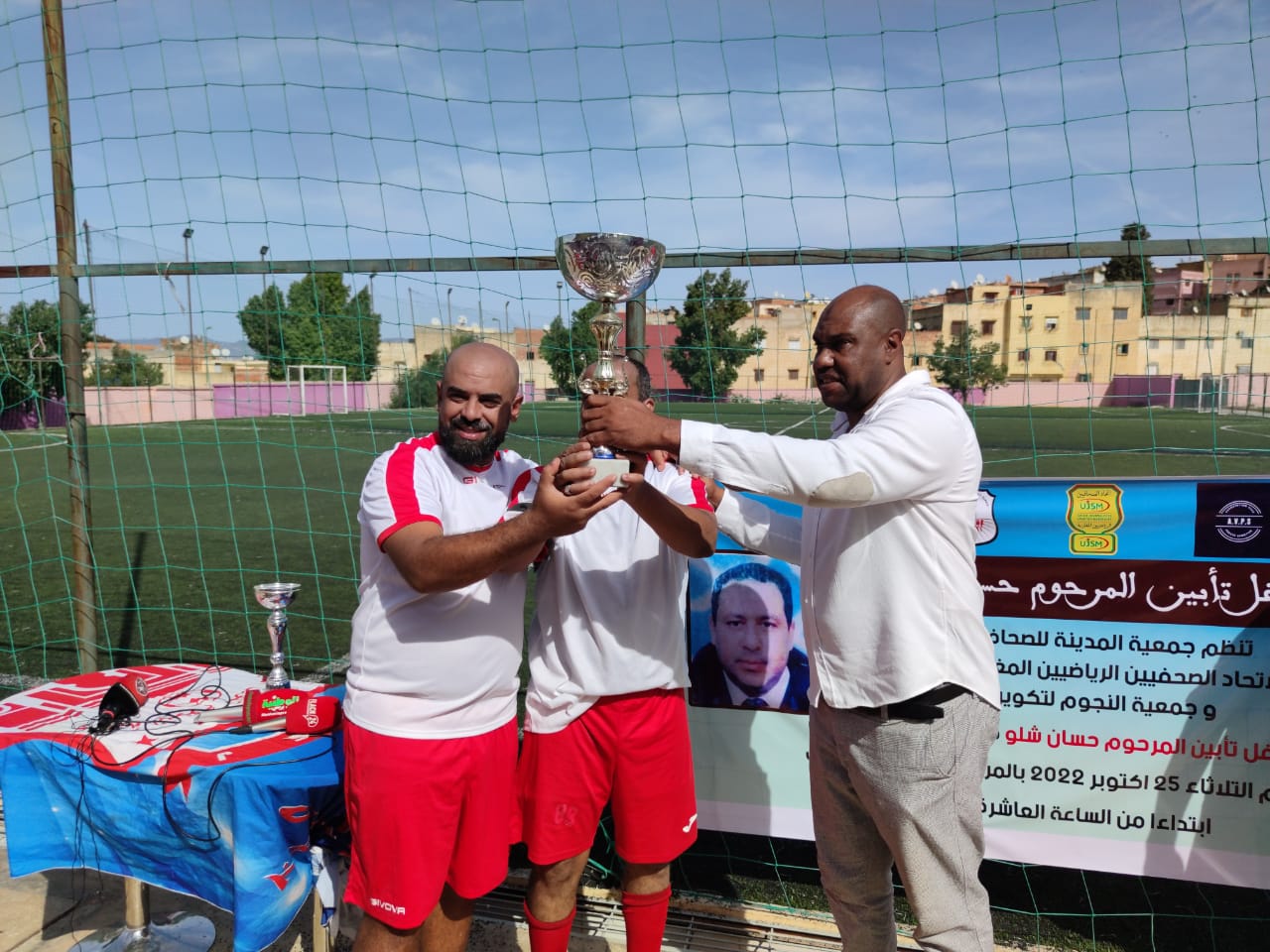 جمعيات رياضية بمكناس تقيم حفل تأبين للصحفي الراحل حسان شلو رحمة الله عليه   .