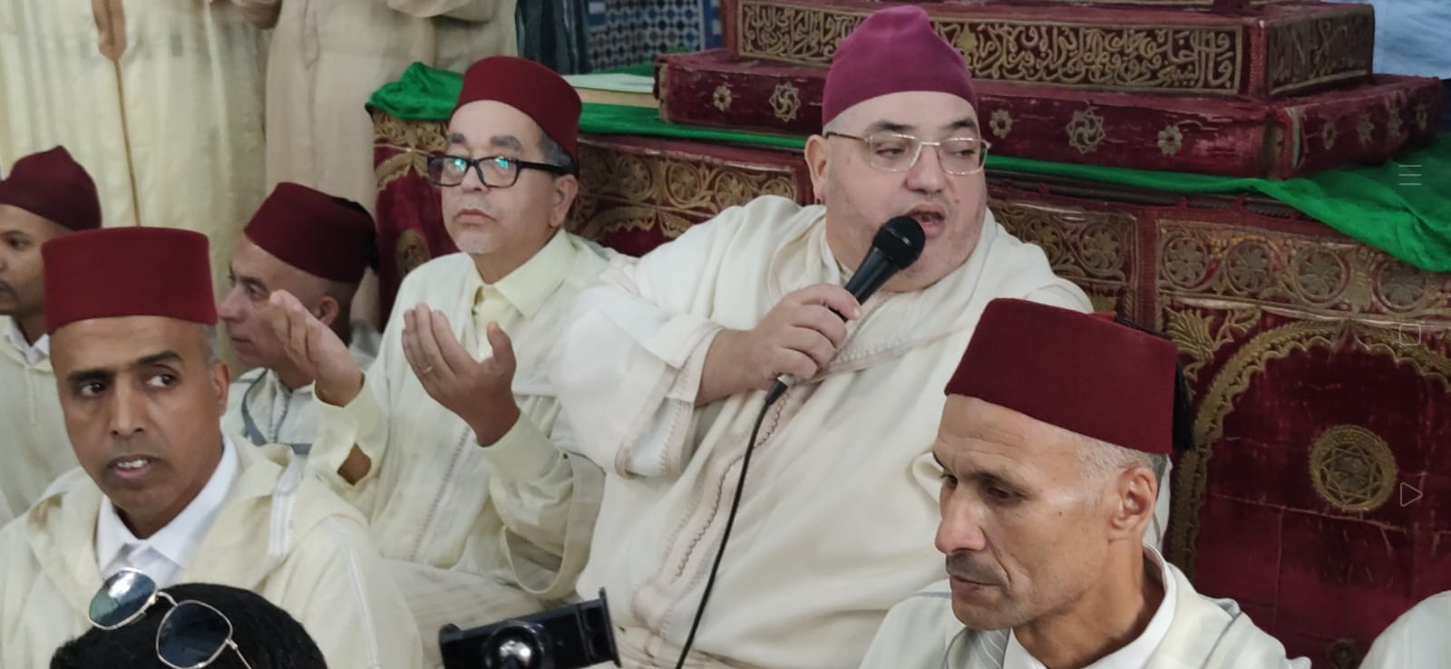 تسليم هبات ملكية لزوايا مكناس