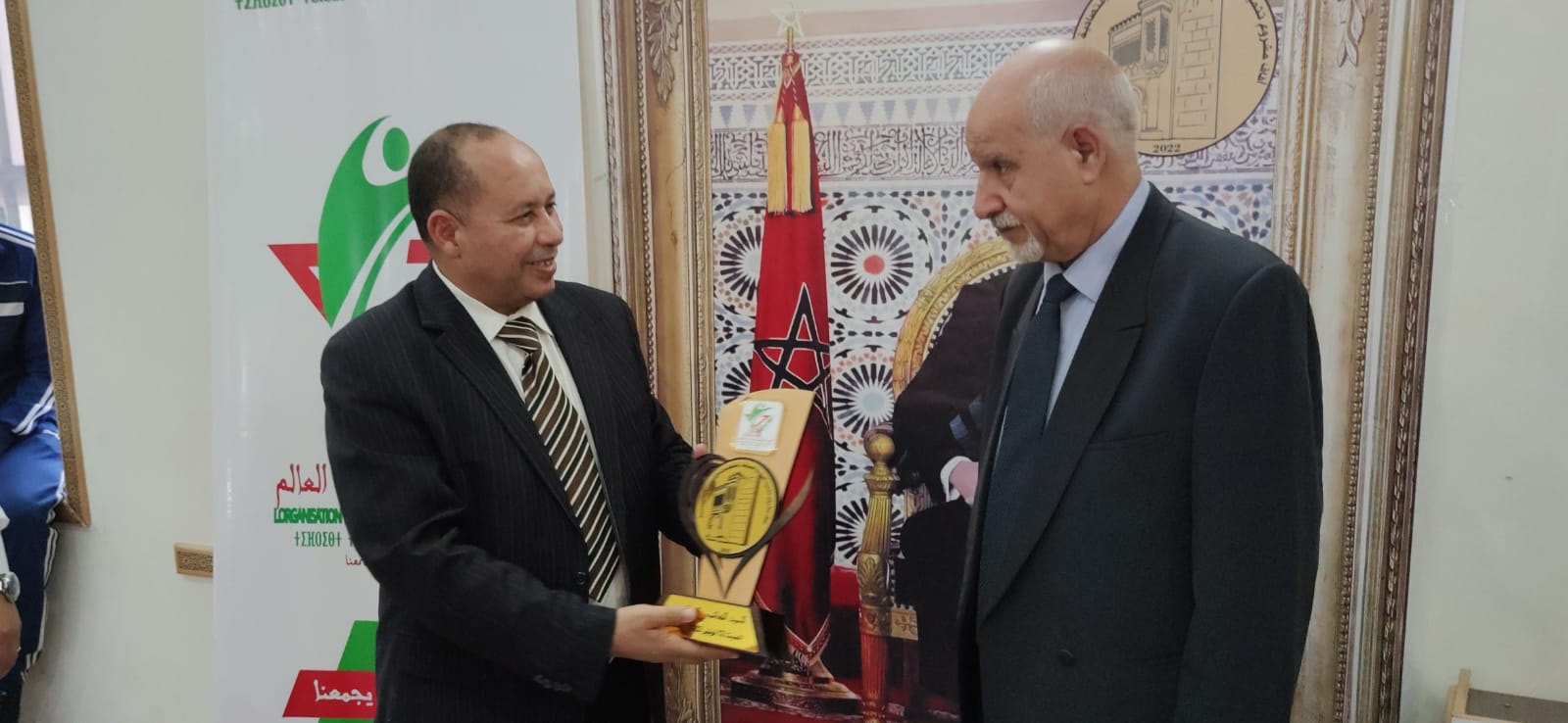 الهيئة الوطنية لمغاربة العالم تكرم عامل عمالة مكناس ،ودكاترة محاضرين للندوة العلمية،وإعلاميين ... الهيئة الوطنية لمغاربة العالم تكرم عامل عمالة مكناس ،ودكاترة محاضرين للندوة العلمية،وإعلاميين ...