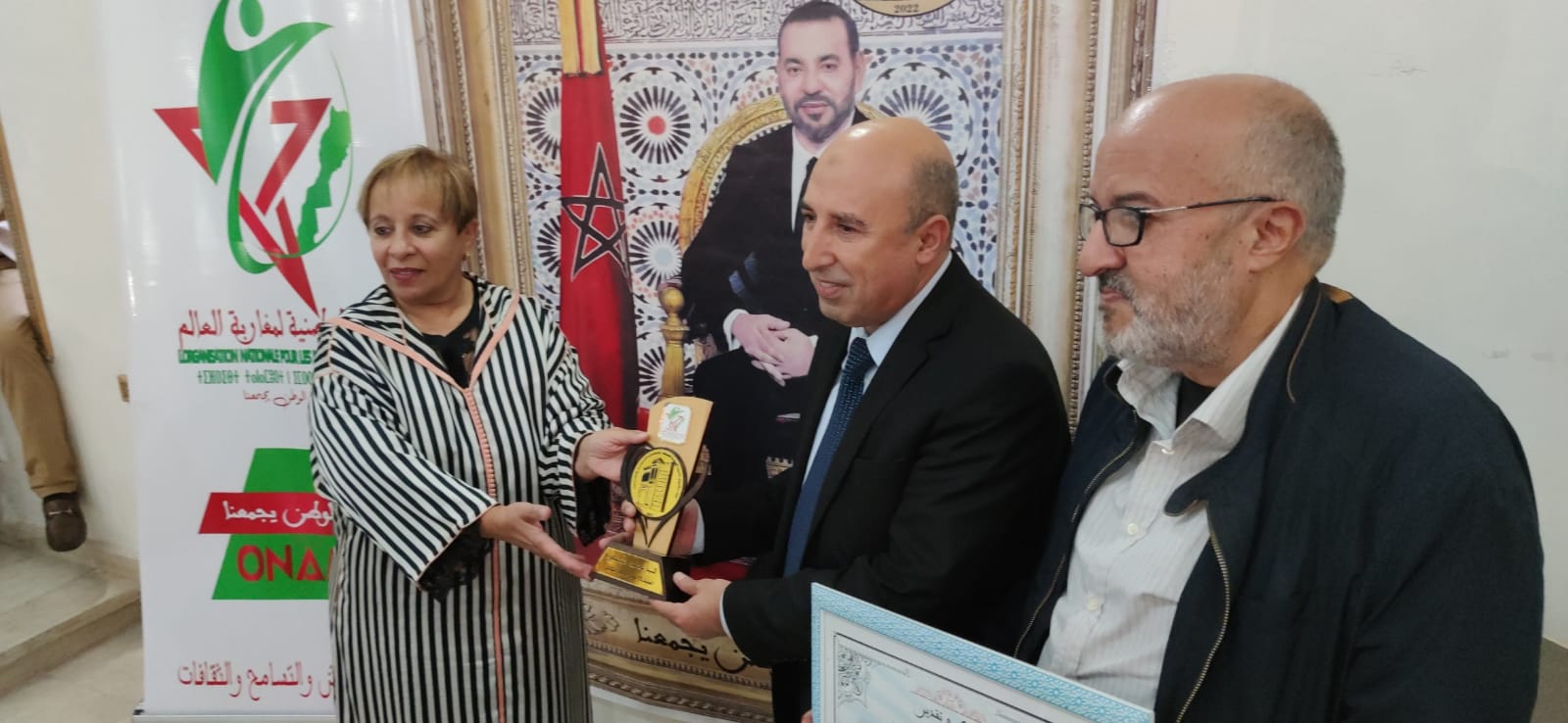 الهيئة الوطنية لمغاربة العالم تكرم عامل عمالة مكناس ،ودكاترة محاضرين للندوة العلمية،وإعلاميين ... الهيئة الوطنية لمغاربة العالم تكرم عامل عمالة مكناس ،ودكاترة محاضرين للندوة العلمية،وإعلاميين ...