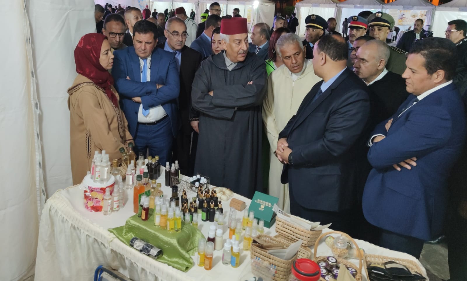 عامل مكناس ورئيس جماعة مكناس يفتتحان معرض للمنتجات المجالية عامل مكناس ورئيس جماعة مكناس يفتتحان معرض للمنتجات المجالية