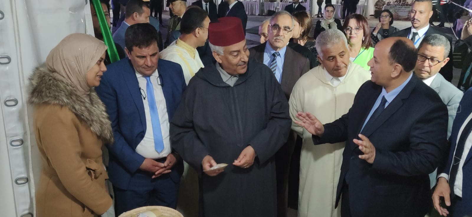 عامل مكناس ورئيس جماعة مكناس يفتتحان معرض للمنتجات المجالية عامل مكناس ورئيس جماعة مكناس يفتتحان معرض للمنتجات المجالية