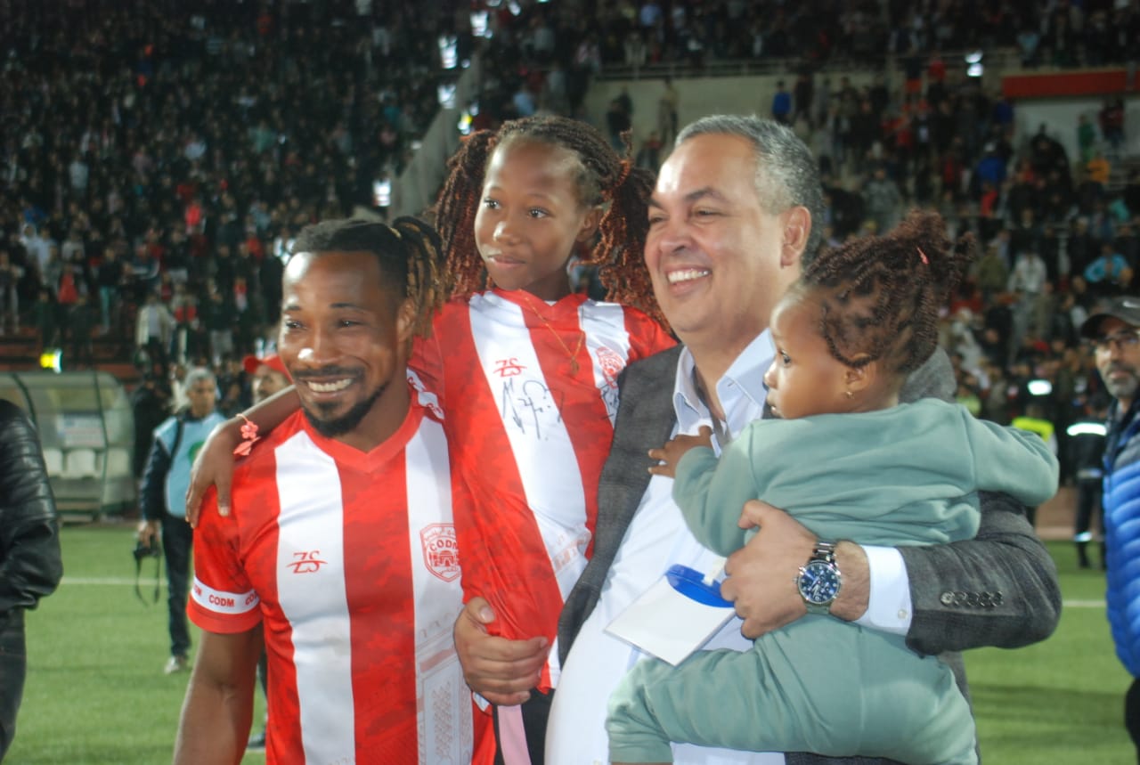 مكناس تنتصر على الكوكب المراكشي، وتعيش ليلة عرس كروي. مكناس تنتصر على الكوكب المراكشي، وتعيش ليلة عرس كروي.