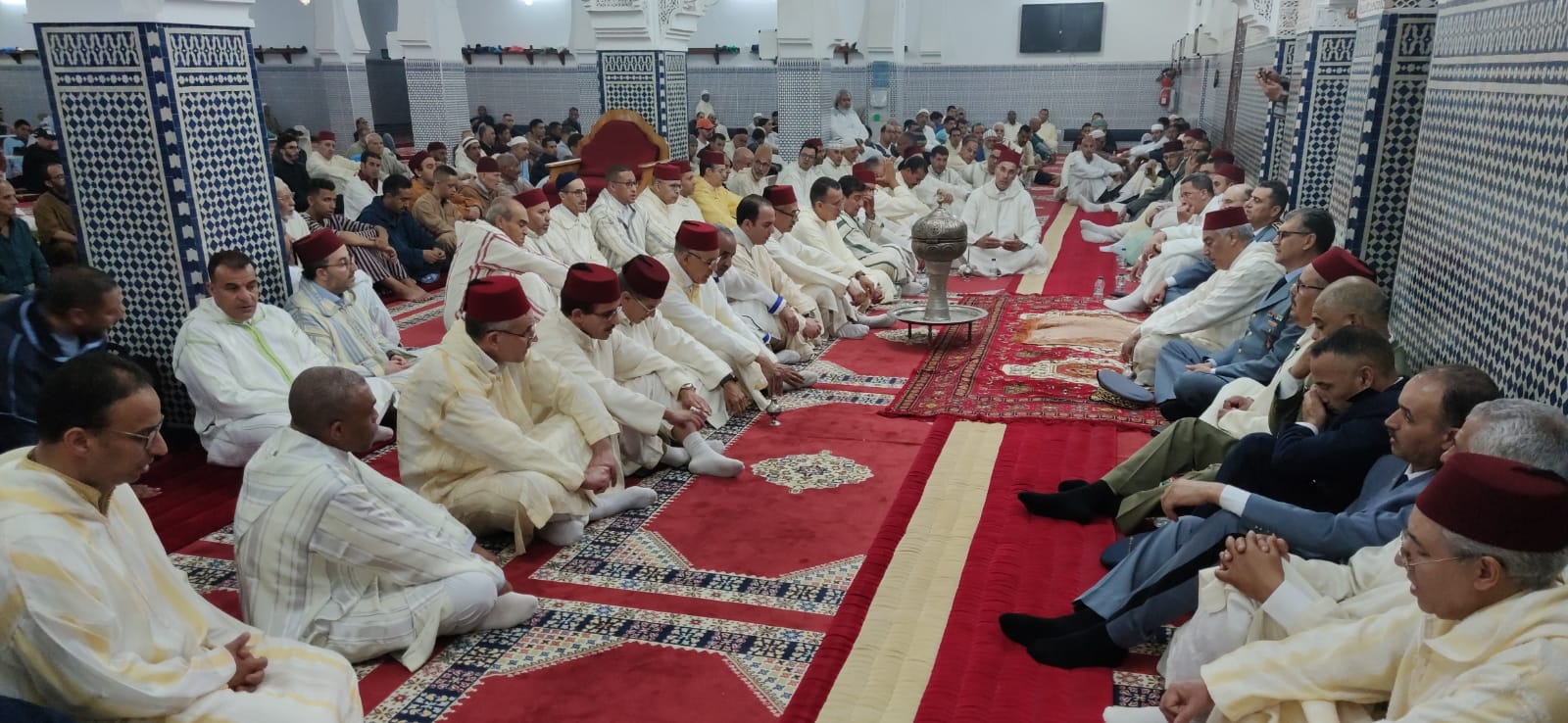 عامل عمالة مكناس يترأس بمسجد ” الحسن الثاني ” حفلا دينيا إحياء لليلة القدر المباركة عامل عمالة مكناس يترأس بمسجد ” الحسن الثاني ” حفلا دينيا إحياء لليلة القدر المباركة