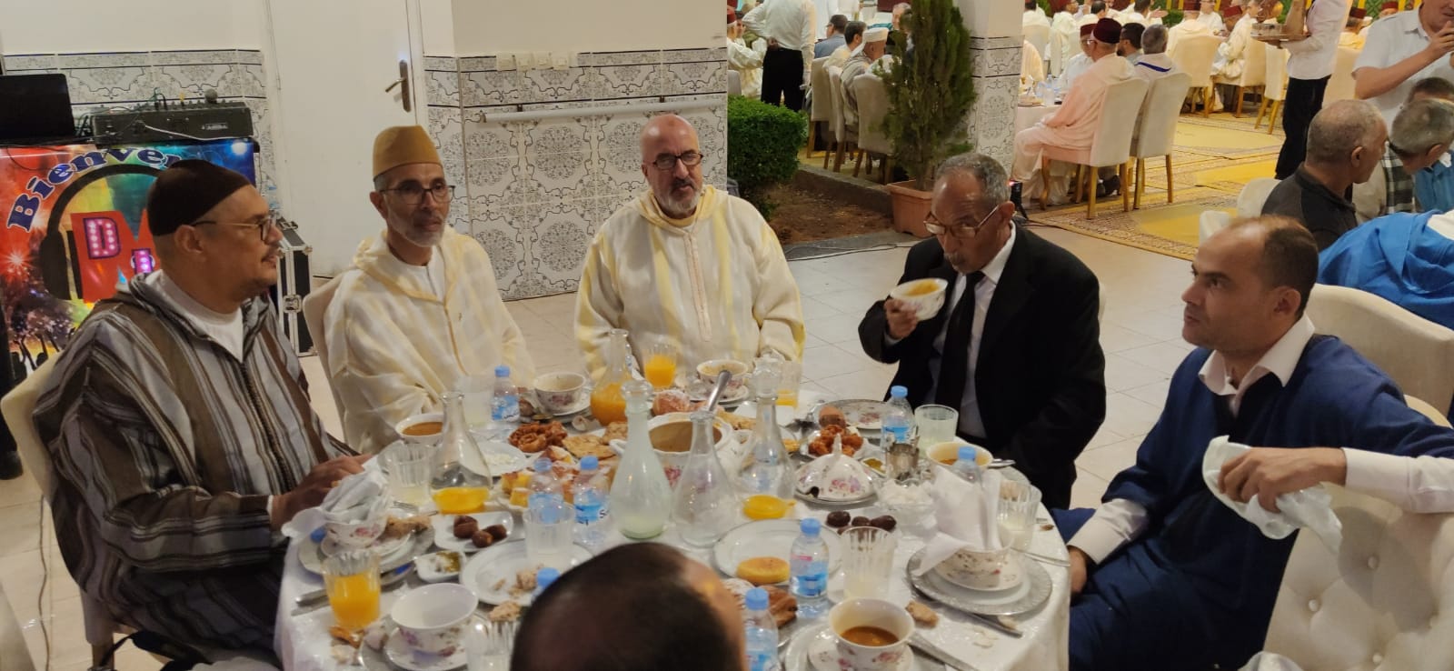 عامل عمالة مكناس يتراس افطار جماعي لفائدة نزلاء دار المسنين بمكناس