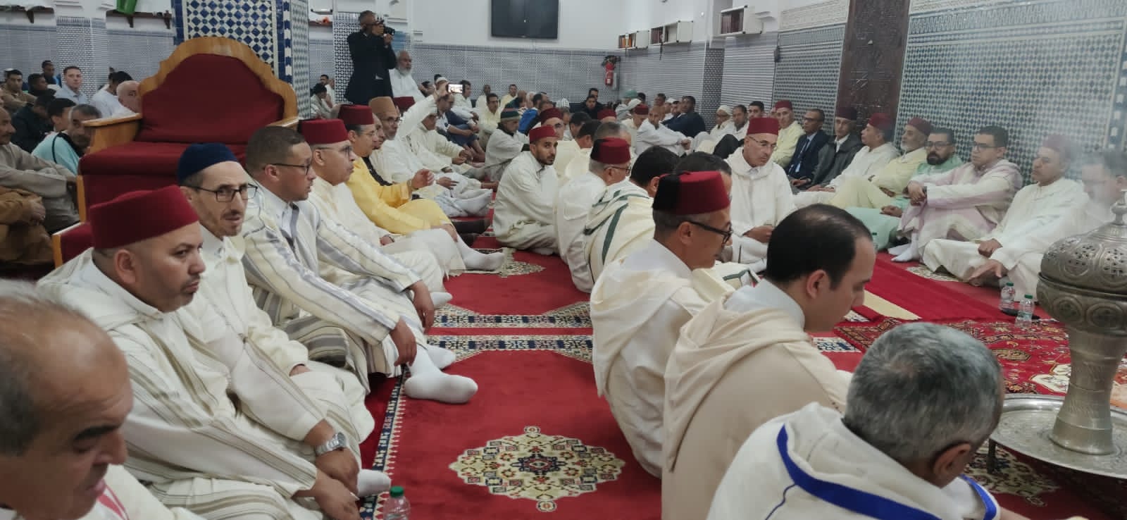 عامل عمالة مكناس يترأس بمسجد ” الحسن الثاني ” حفلا دينيا إحياء لليلة القدر المباركة عامل عمالة مكناس يترأس بمسجد ” الحسن الثاني ” حفلا دينيا إحياء لليلة القدر المباركة