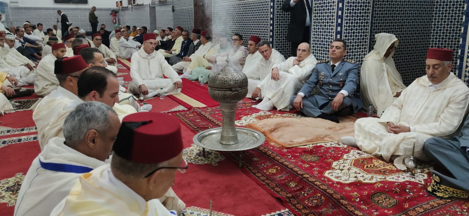 عامل عمالة مكناس يترأس بمسجد ” الحسن الثاني ” حفلا دينيا إحياء لليلة القدر المباركة عامل عمالة مكناس يترأس بمسجد ” الحسن الثاني ” حفلا دينيا إحياء لليلة القدر المباركة