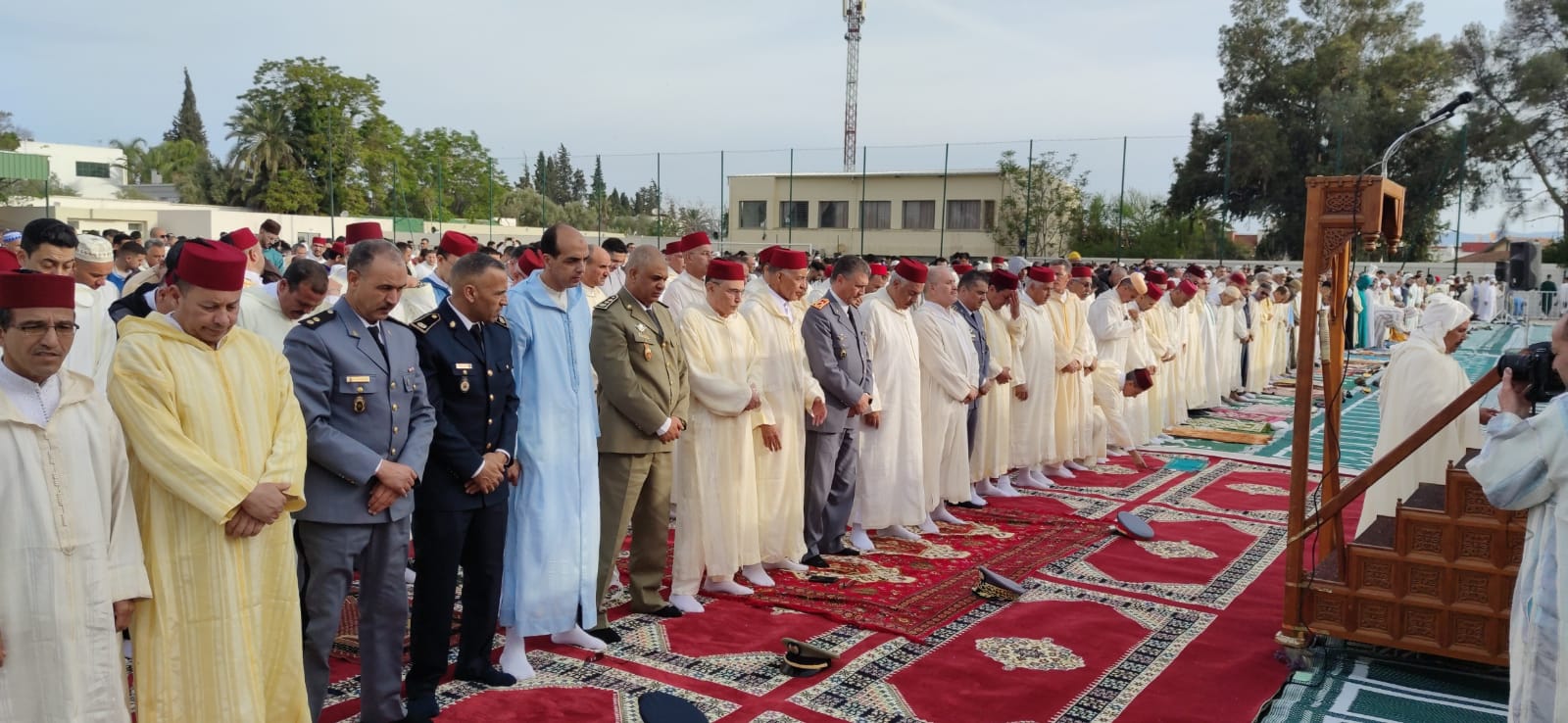 عامل عمالة مكناس يؤدي صلاة عيد الفطر بمصلى المنظر الجميل عامل عمالة مكناس يؤدي صلاة عيد الفطر بمصلى المنظر الجميل