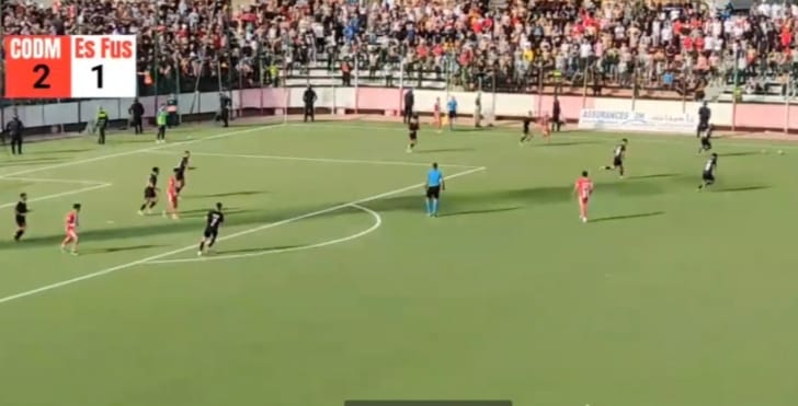 الكوديم وأمل الفتح الرباطي حرارة طقس ونتيجة إيجابية (2- 1) لصالح النادي المكناسي الكوديم وأمل الفتح الرباطي حرارة طقس ونتيجة إيجابية (2- 1) لصالح النادي المكناسي