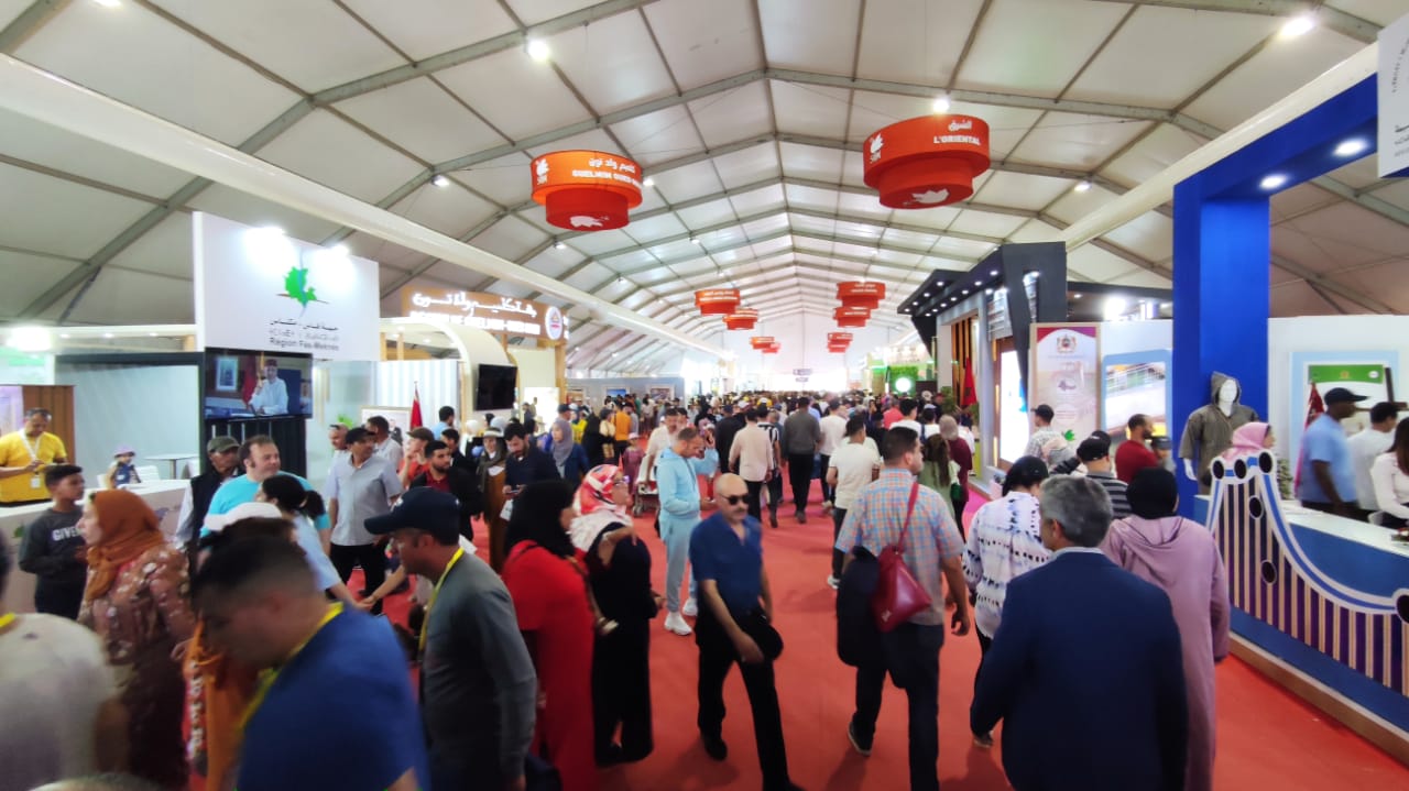 زوار معرض الفلاحة بمكناس يتقاطرون على رواق جهة فاس مكناس زوار معرض الفلاحة بمكناس يتقاطرون على رواق جهة فاس مكناس