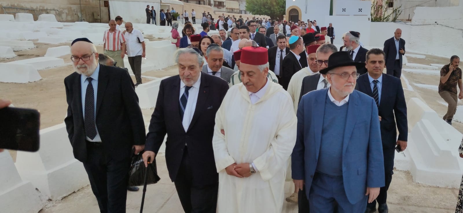 الطائفة اليهودية بالمغرب تحيي بالمقبرة اليهودية بمكناس طقوس هيلولة الطائفة اليهودية بالمغرب تحيي بالمقبرة اليهودية بمكناس طقوس هيلولة