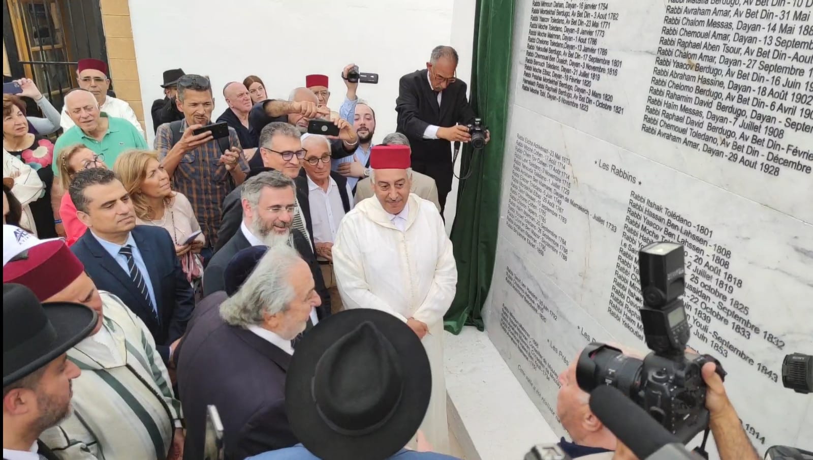 الطائفة اليهودية بالمغرب تحيي بالمقبرة اليهودية بمكناس طقوس هيلولة الطائفة اليهودية بالمغرب تحيي بالمقبرة اليهودية بمكناس طقوس هيلولة