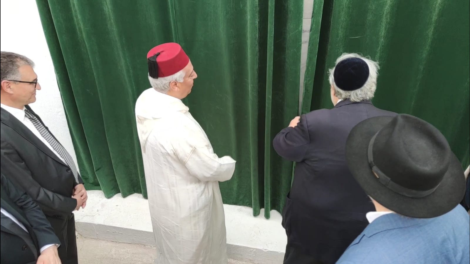 الطائفة اليهودية بالمغرب تحيي بالمقبرة اليهودية بمكناس طقوس هيلولة الطائفة اليهودية بالمغرب تحيي بالمقبرة اليهودية بمكناس طقوس هيلولة