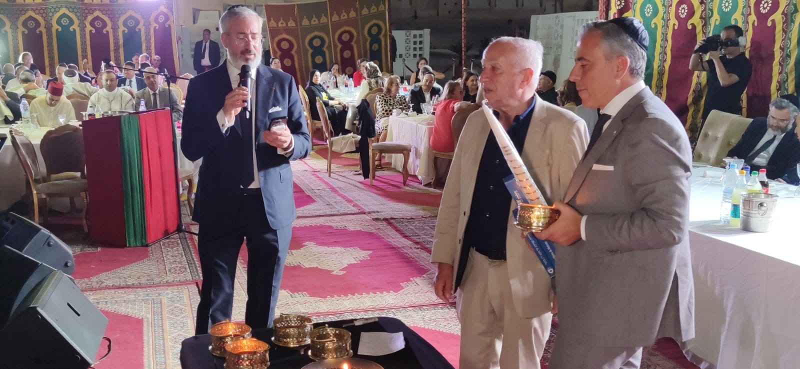 الطائفة اليهودية بالمغرب تحيي بالمقبرة اليهودية بمكناس طقوس هيلولة الطائفة اليهودية بالمغرب تحيي بالمقبرة اليهودية بمكناس طقوس هيلولة