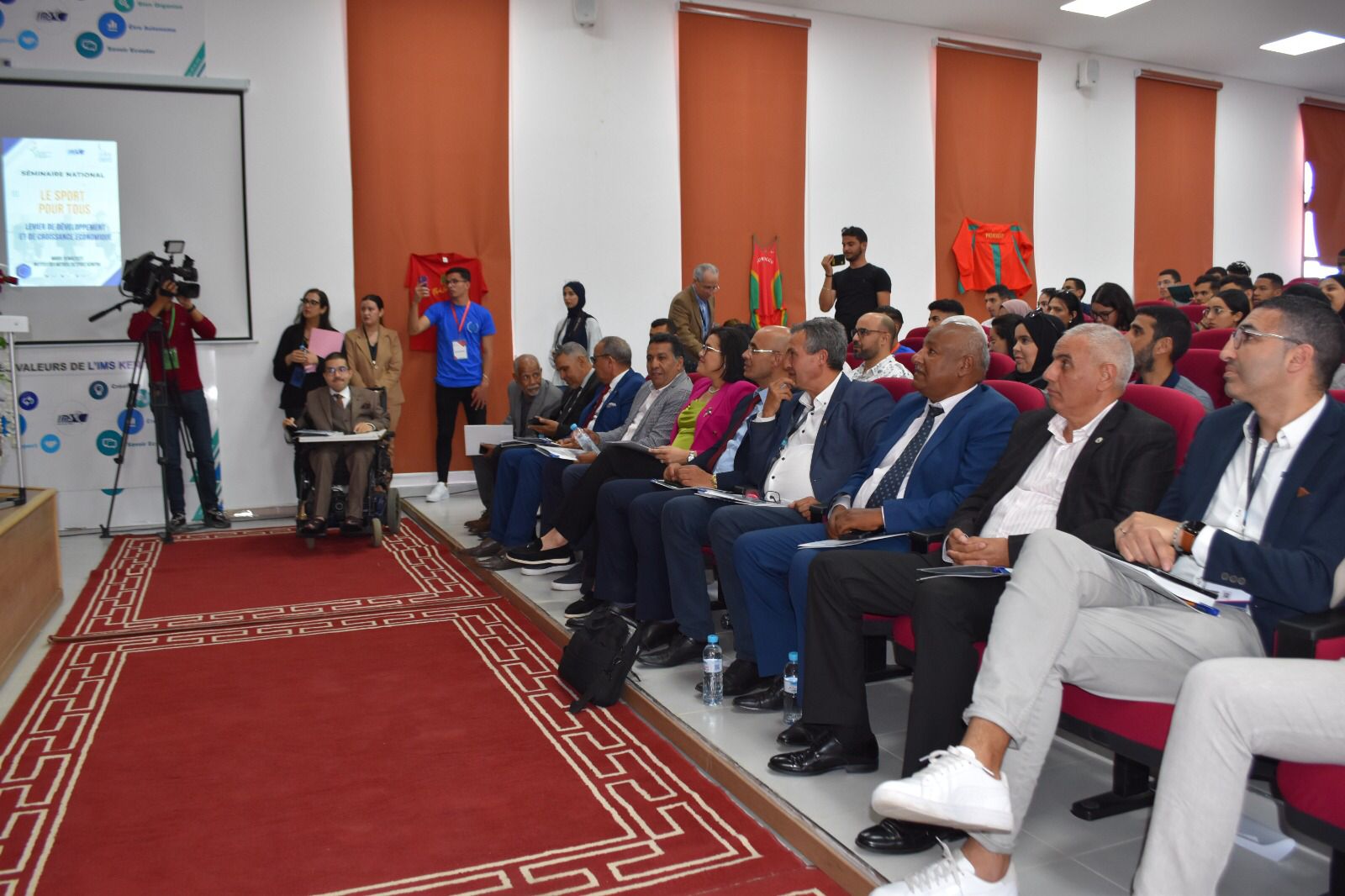 الرياضة للجميع الرياضة للجميع