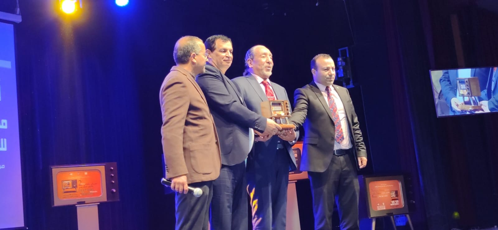 فعاليات مهرجان مكناس للدراما التلفزية تعرف نجاحا كبيرا باستقبال جمهور غفير حج الى دار الثقافة محمد المنوني، وساحة لاكورا طيلة الخمسة ايام فعاليات مهرجان مكناس للدراما التلفزية تعرف نجاحا كبيرا باستقبال جمهور غفير حج الى دار الثقافة محمد المنوني، وساحة لاكورا طيلة الخمسة ايام