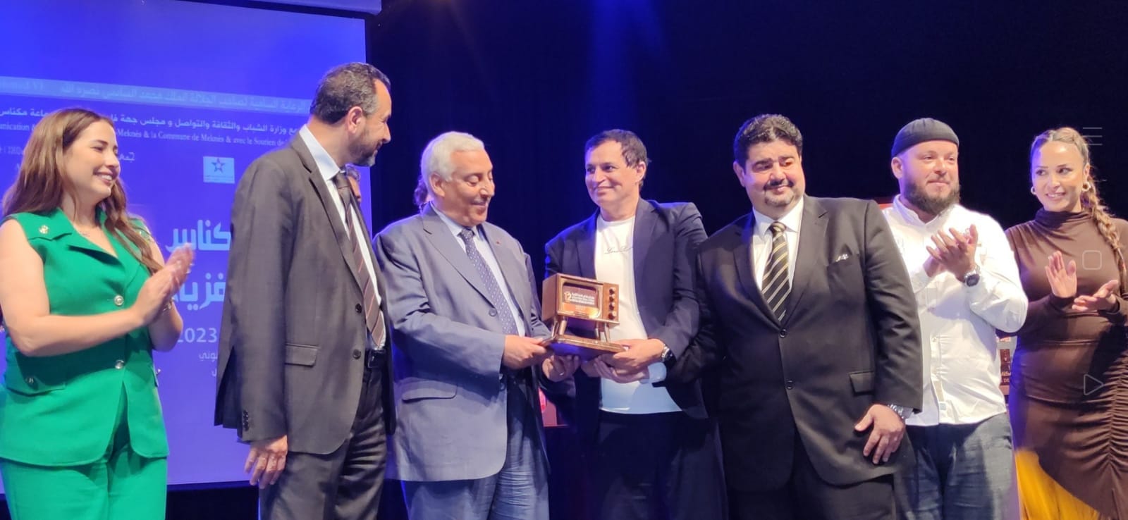 فعاليات مهرجان مكناس للدراما التلفزية تعرف نجاحا كبيرا باستقبال جمهور غفير حج الى دار الثقافة محمد المنوني، وساحة لاكورا طيلة الخمسة ايام فعاليات مهرجان مكناس للدراما التلفزية تعرف نجاحا كبيرا باستقبال جمهور غفير حج الى دار الثقافة محمد المنوني، وساحة لاكورا طيلة الخمسة ايام