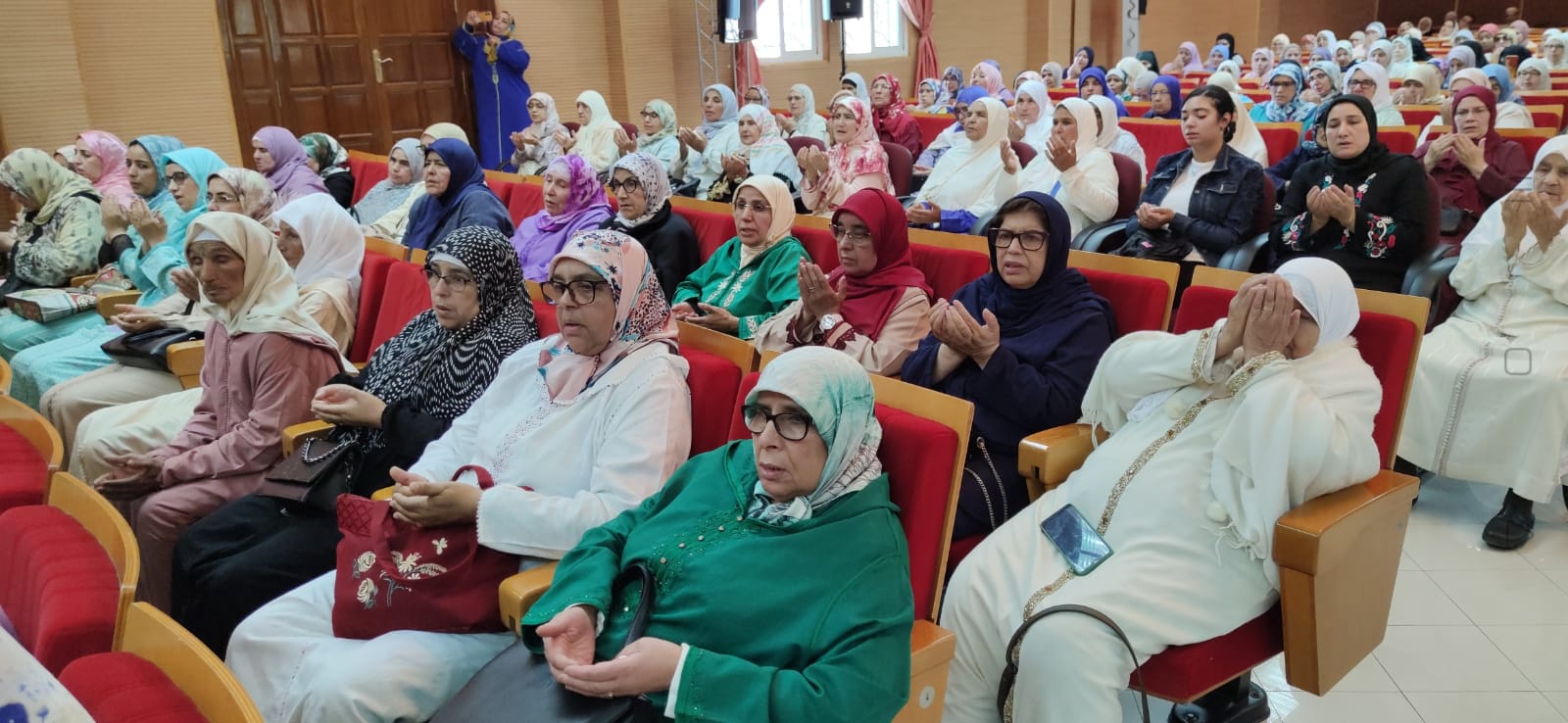 السيد عبد الغني الصبار عامل عمالة مكناس يترأس حفل توديع أول فوج حجاج بيت الله الحرام السيد عبد الغني الصبار عامل عمالة مكناس يترأس حفل توديع أول فوج حجاج بيت الله الحرام