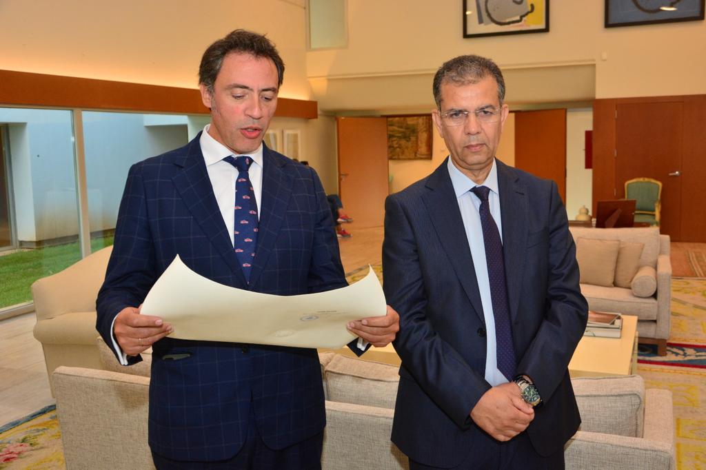 العاهل الإسباني يوشح المسؤول الإعلامي المغربي مصطفى أمدجار بوسام الاستحقاق المدني العاهل الإسباني يوشح المسؤول الإعلامي المغربي مصطفى أمدجار بوسام الاستحقاق المدني