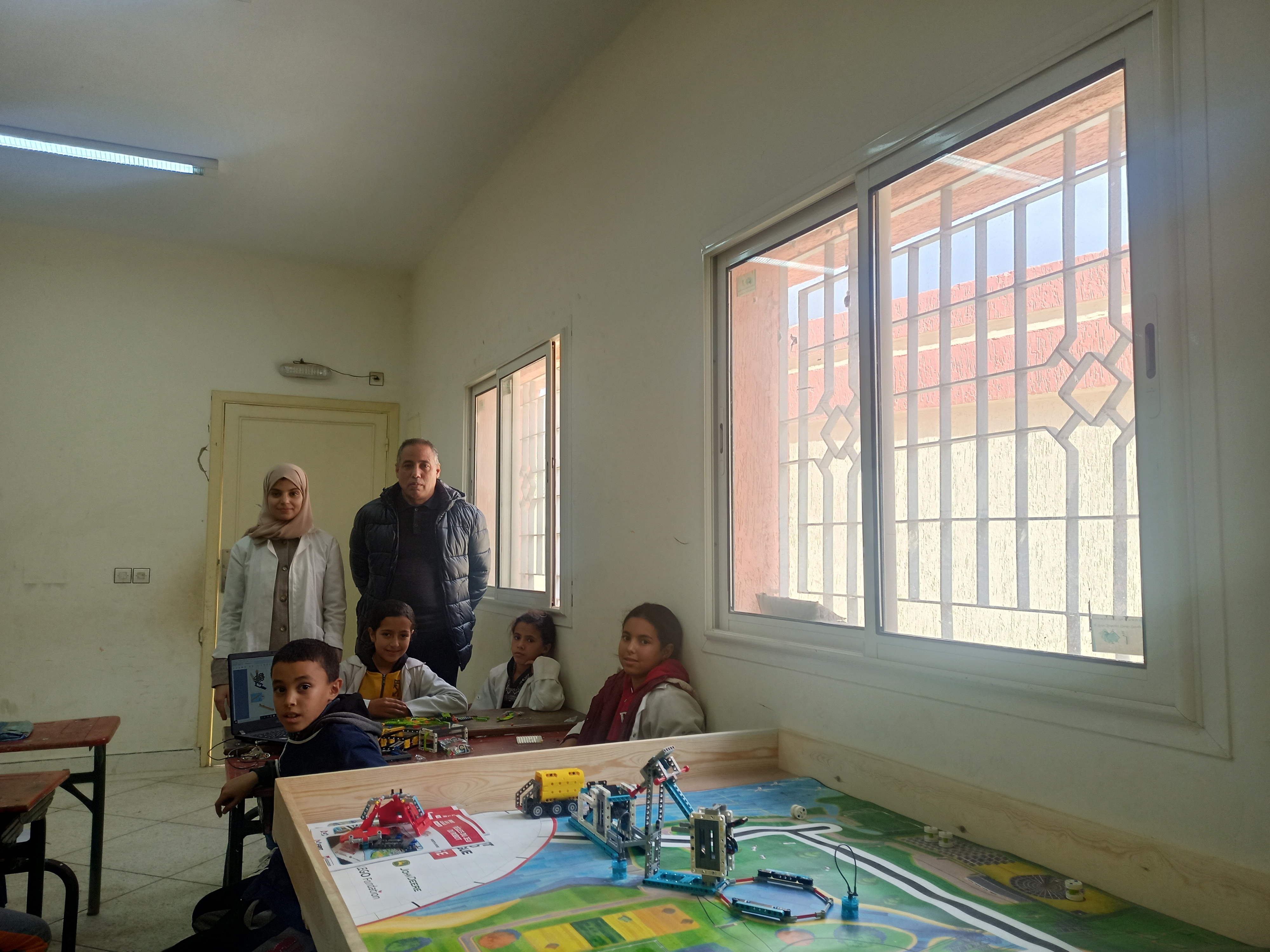 مشاركات متميزة للنادي الرقمي بمجموعة مدارس آيت احساين بمكناس. مشاركات متميزة للنادي الرقمي بمجموعة مدارس آيت احساين بمكناس.