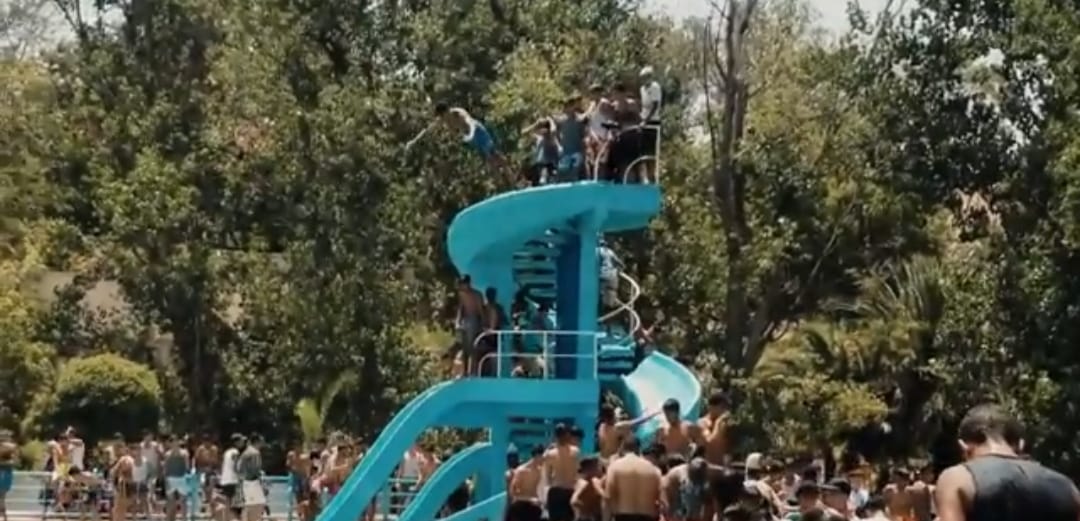 مدينة تغرق في الحرارة ولا مسبح عمومي في متناول الساكنة مدينة تغرق في الحرارة ولا مسبح عمومي في متناول الساكنة