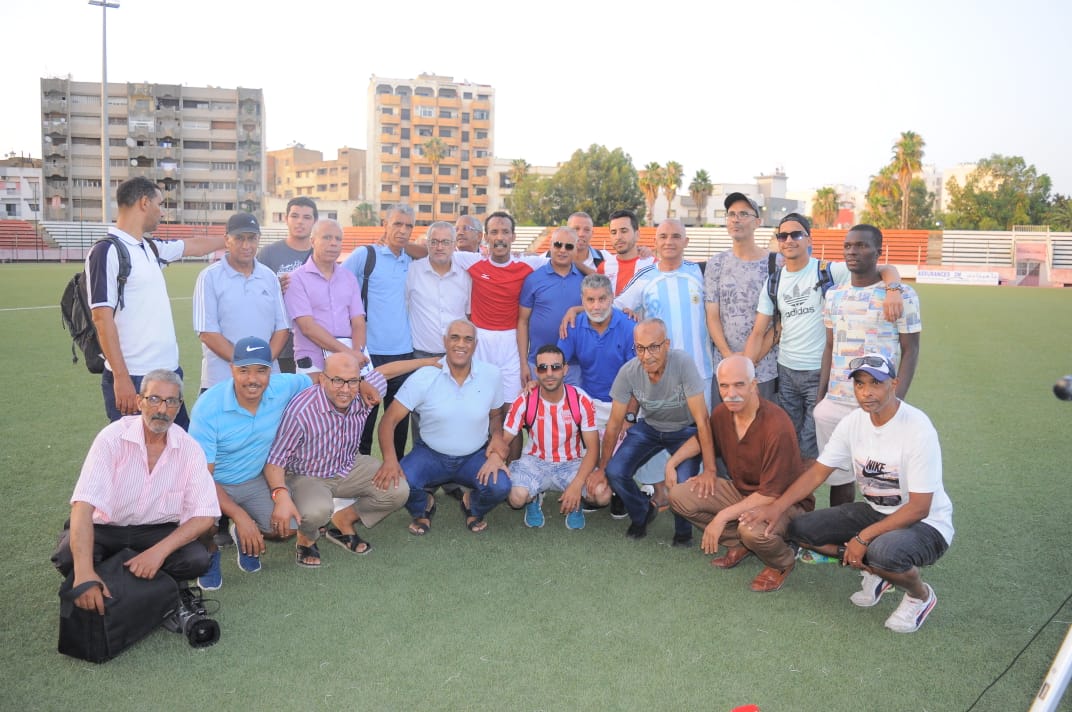 تكريم اللاعب السابق للكوديم “محسن الشوفي” أحد الوجوه التي اعطت الشيء الكثير للعاصمة الاسماعيلية تكريم اللاعب السابق للكوديم “محسن الشوفي” أحد الوجوه التي اعطت الشيء الكثير للعاصمة الاسماعيلية